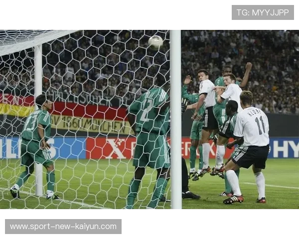 倒三角回敲：如何制造二次进攻机会，掌握足球场上的制胜法宝